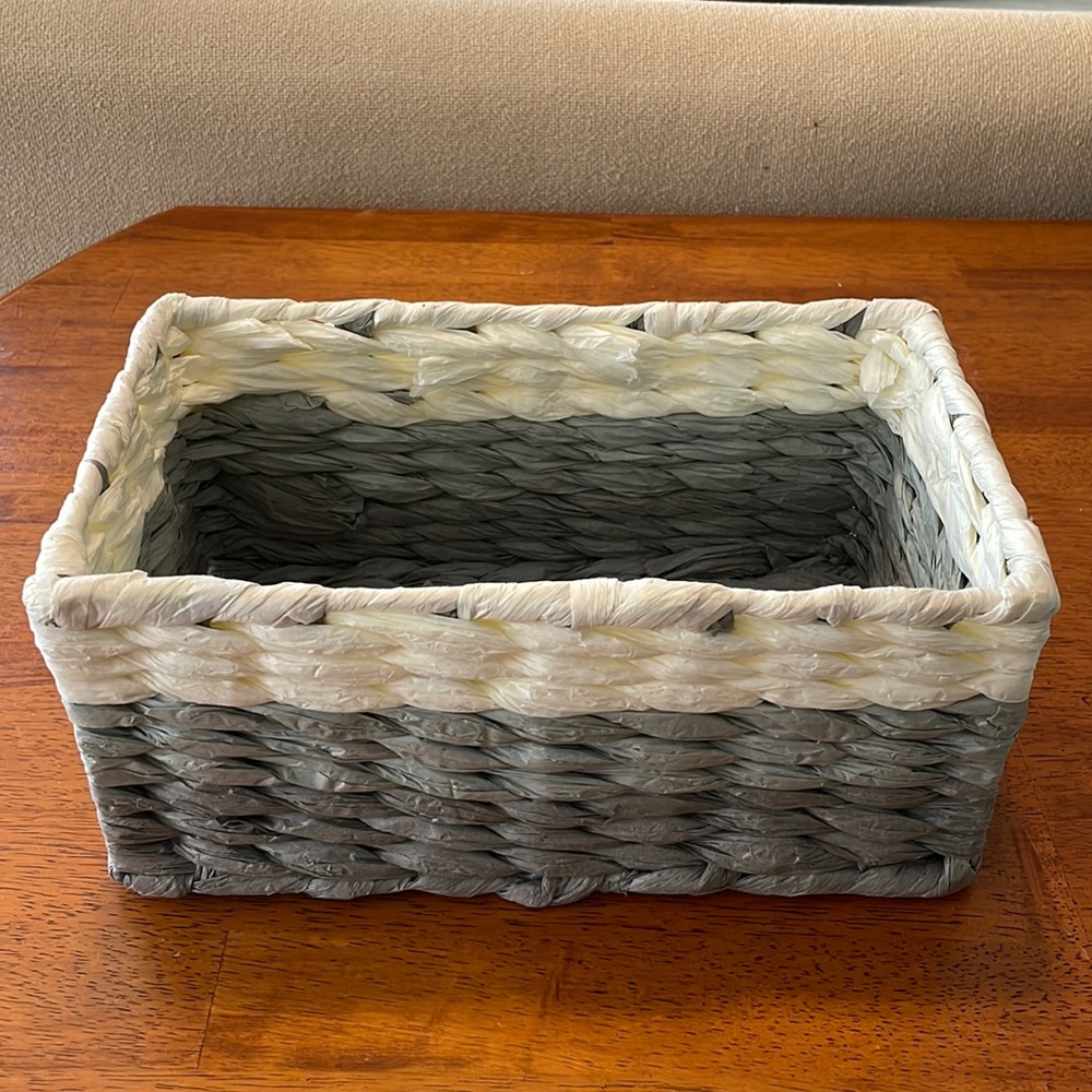 NWOT chunky paper woven basket